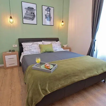 Park 1472 Apartment *