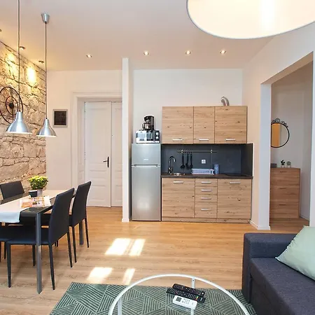 Park 1472 Apartment *