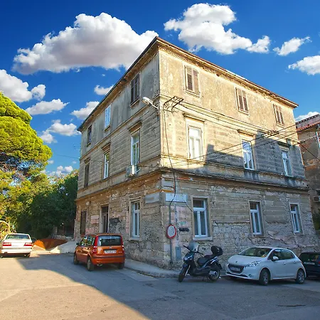 Park 1472 * Pula